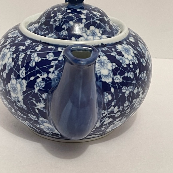 Vintage Chelsea Art Pottery Porcelain China Tea Pot Blue and White Floral Print - Picture 4 of 12